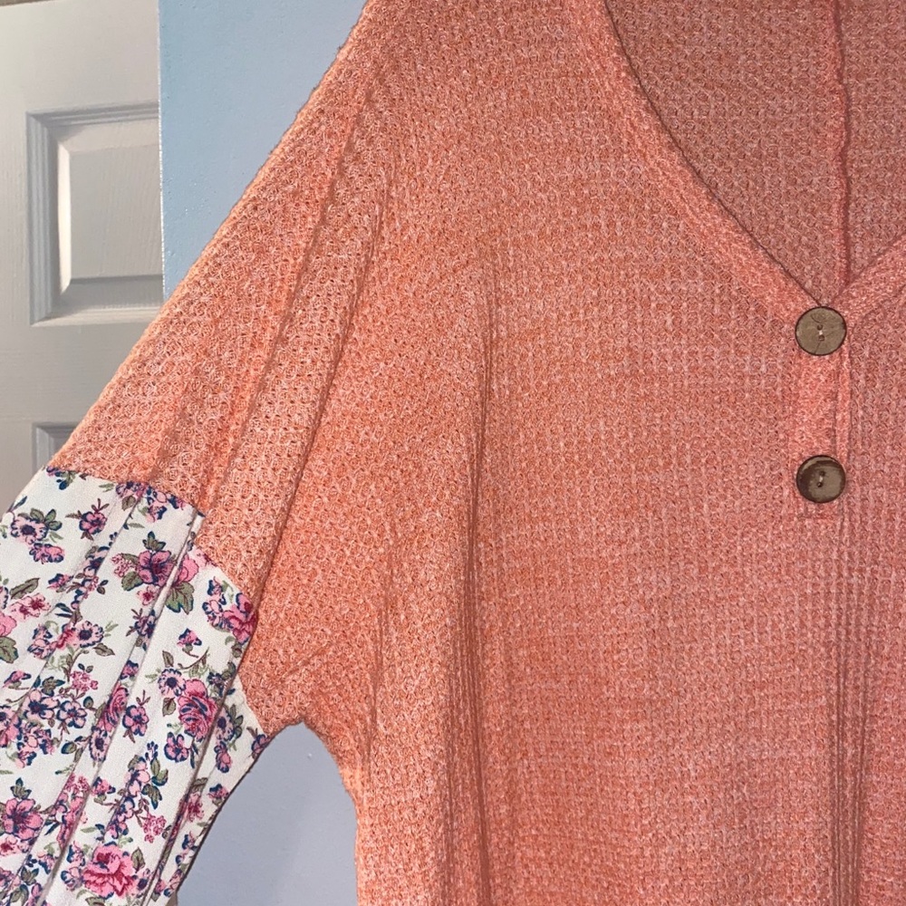 Plus size balloon sleeve floral top